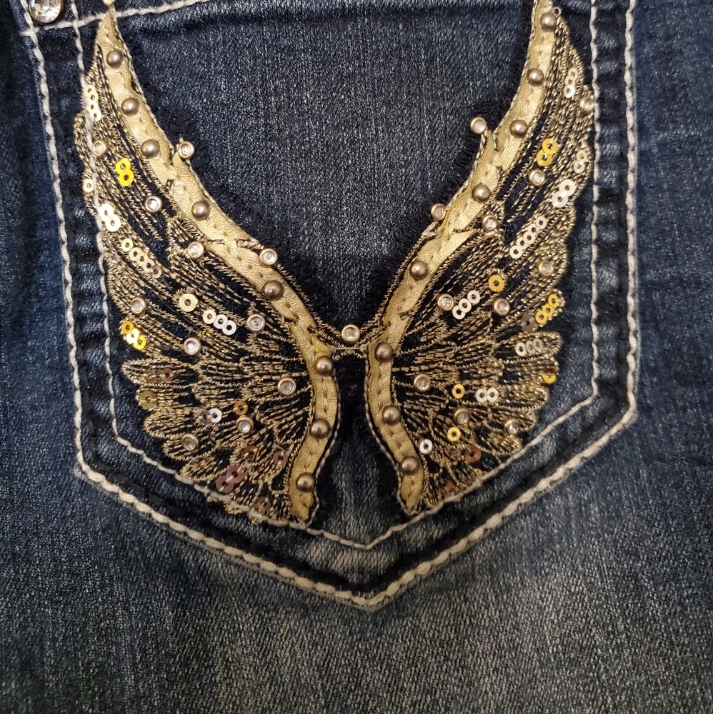 Jean Capri Bling Wing on pockets